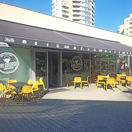 Modern Flat, Balcony, Garage 아파트