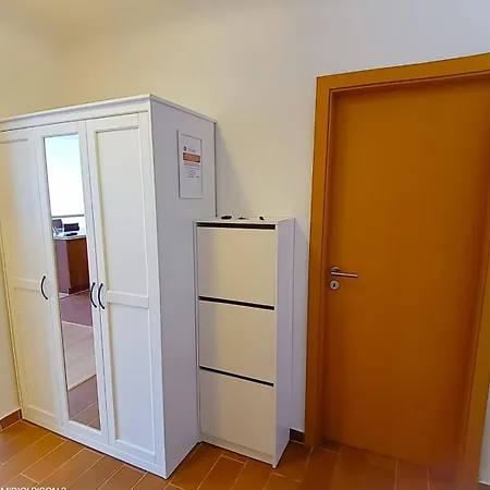 Modern Flat, Balcony, Garage Appartement *