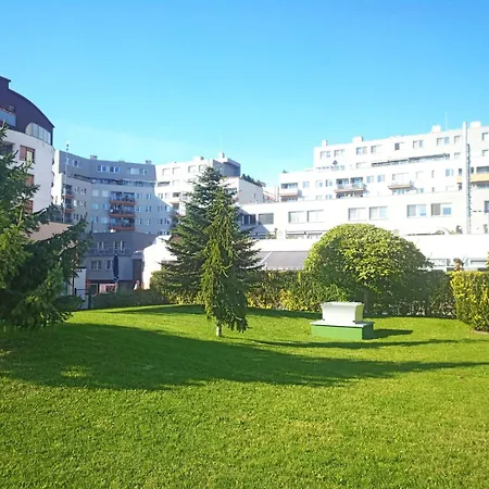 Modern Flat, Balcony, Garage Daire Bratislava