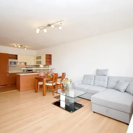 Daire Modern Flat, Balcony, Garage Bratislava